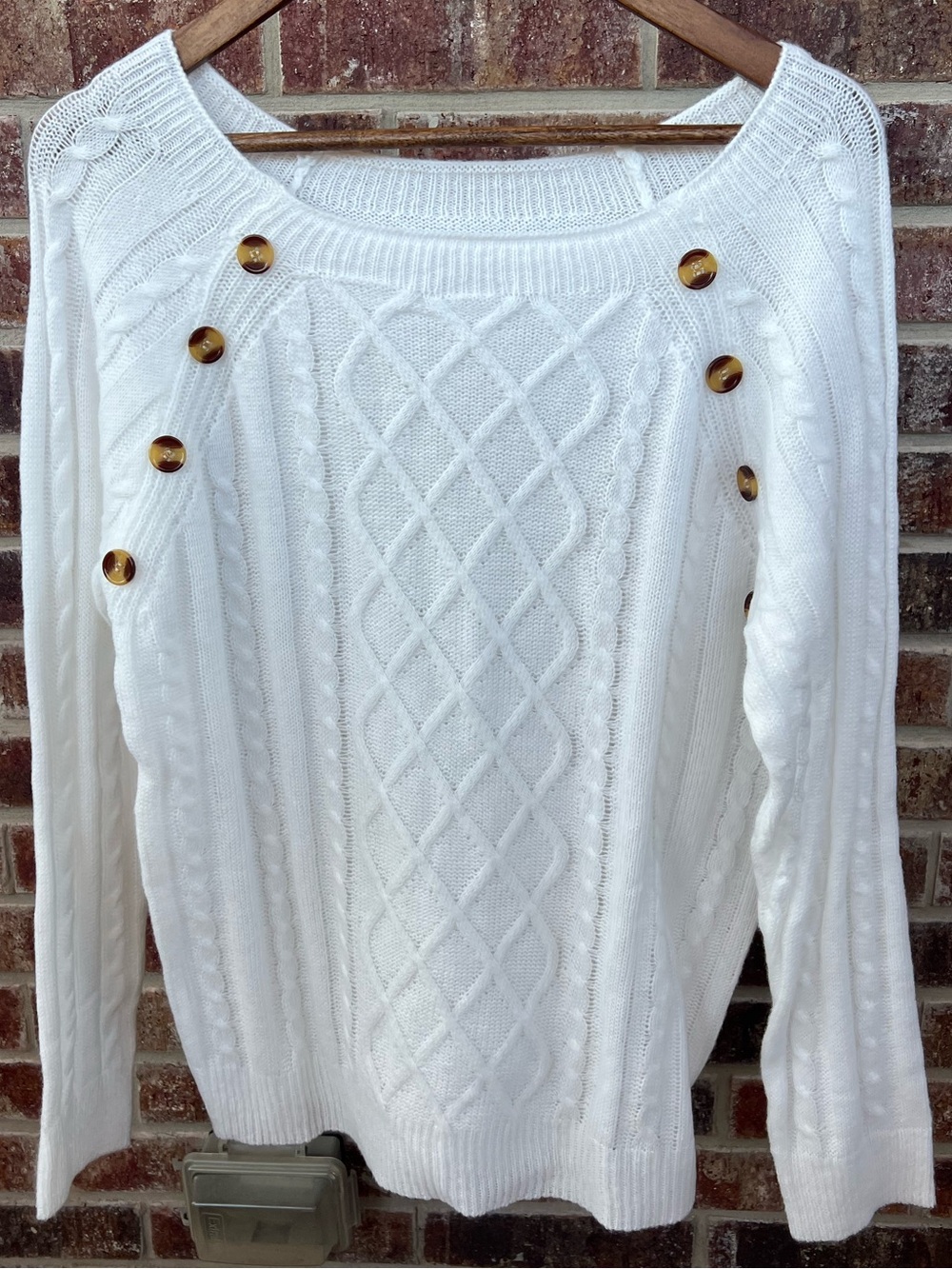 Boutique White Cable Knit Button Raglan Shoulder Sweater Top Size L 100% Acrylic